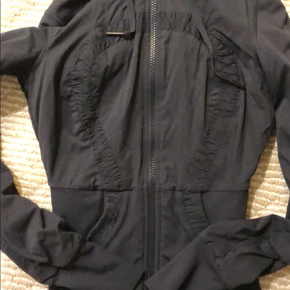 Ruffled jacket - Picture 3 of 5